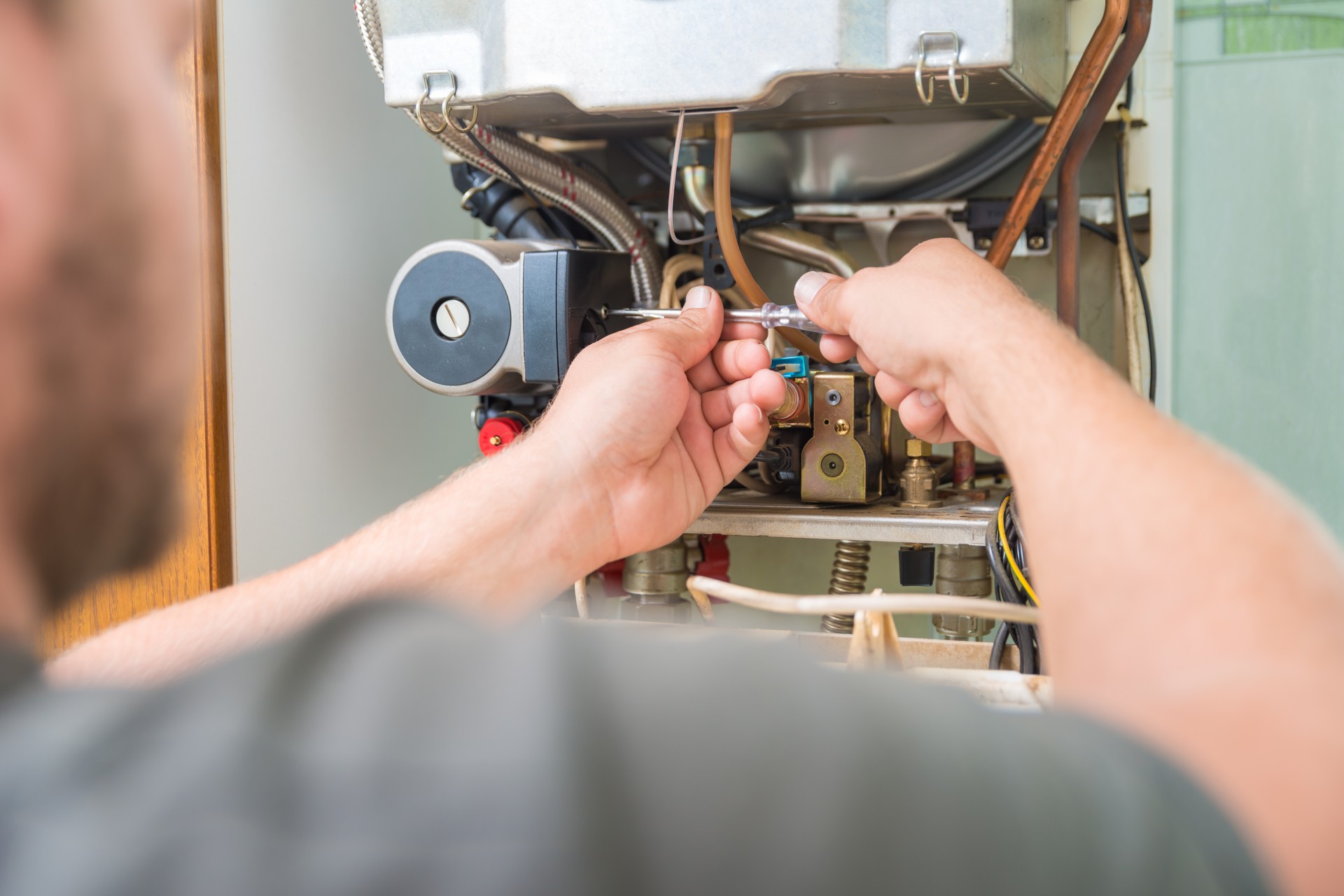 Técnico en reparación de Gas horno